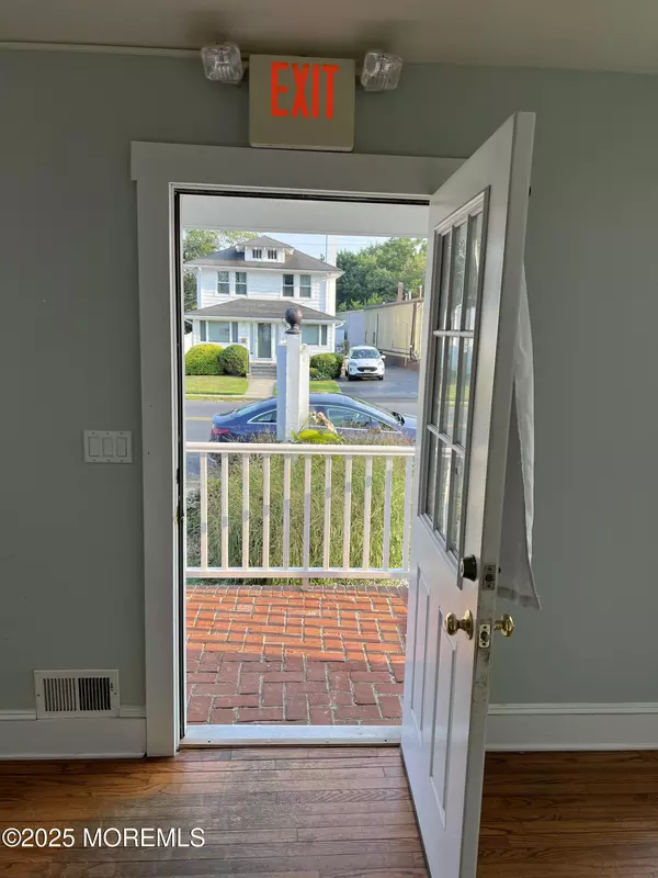 West Long Branch, NJ 07764,871 Broadway #1