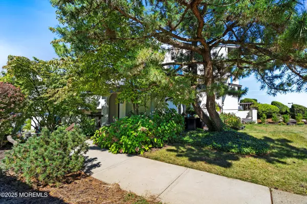 Red Bank, NJ 07701,85 Tower Hill Drive #608