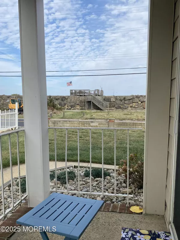 Sea Bright, NJ 07760,260 Ocean Avenue #A18