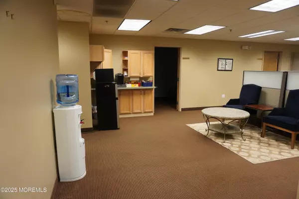 Manalapan, NJ 07726,670 Madison Avenue