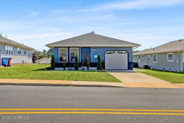 Toms River, NJ 08757,16 Saint David Drive