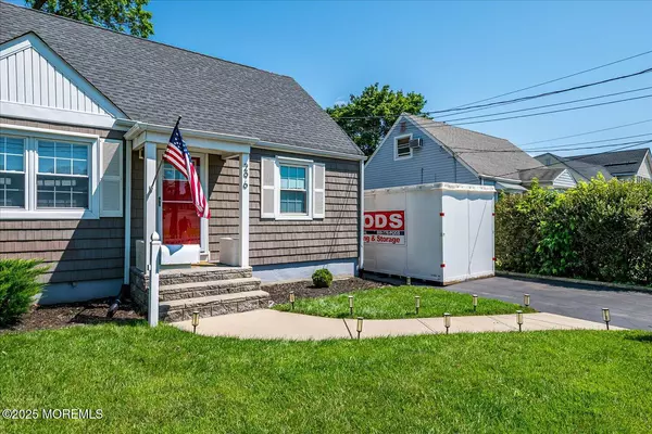 Metuchen, NJ 08840,296 High Street