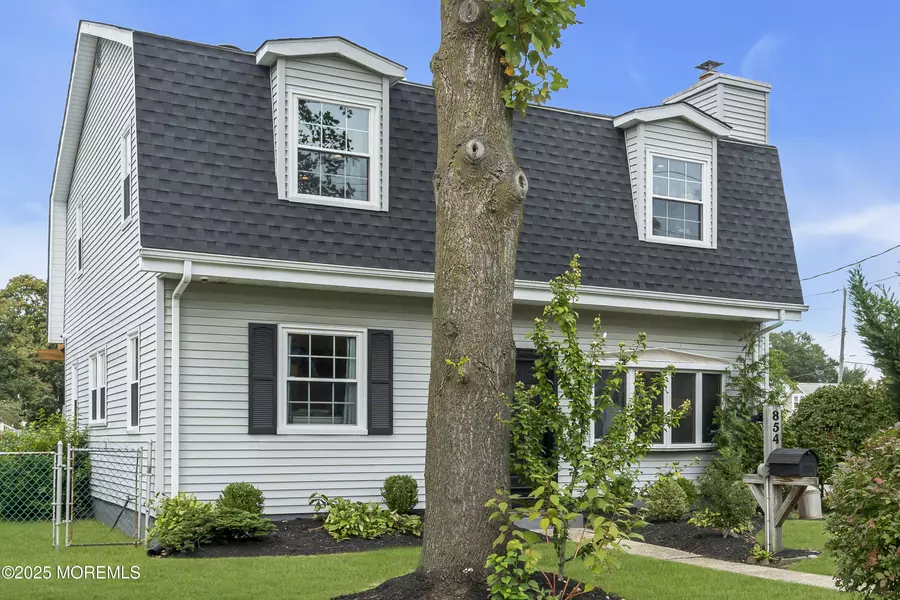 854 Main Street, Belford, NJ 07718