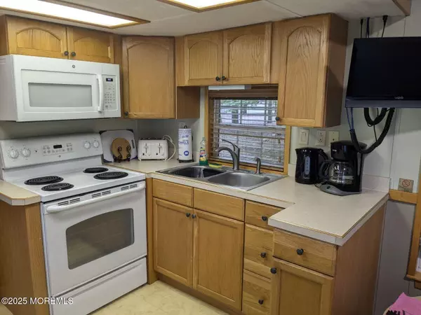 Cream Ridge, NJ 08514,724 Monmouth Road #37