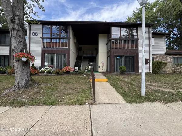 Manalapan, NJ 07726,86 Arrowwood Court #B