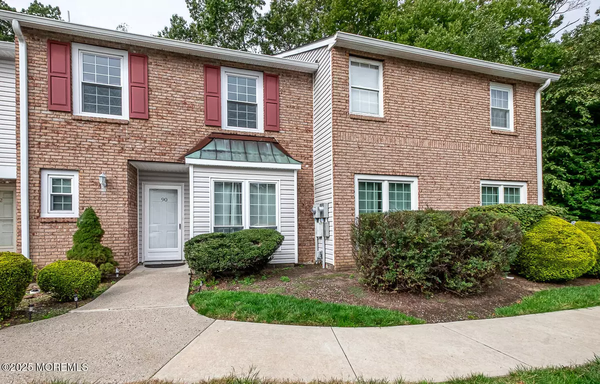 Morganville, NJ 07751,90 Foxwood Place