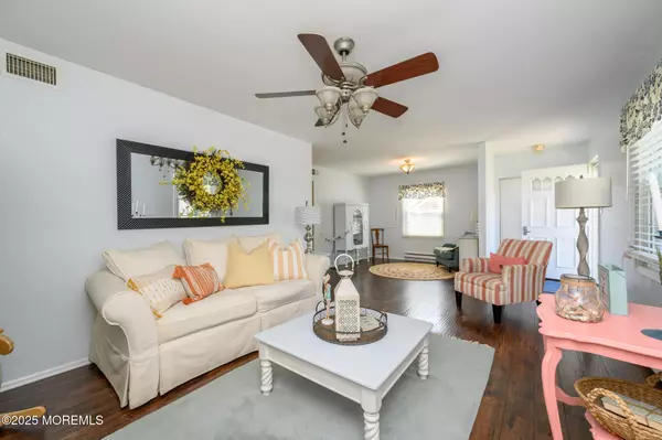 Freehold, NJ 07728,166 Cours De Lorraine #D