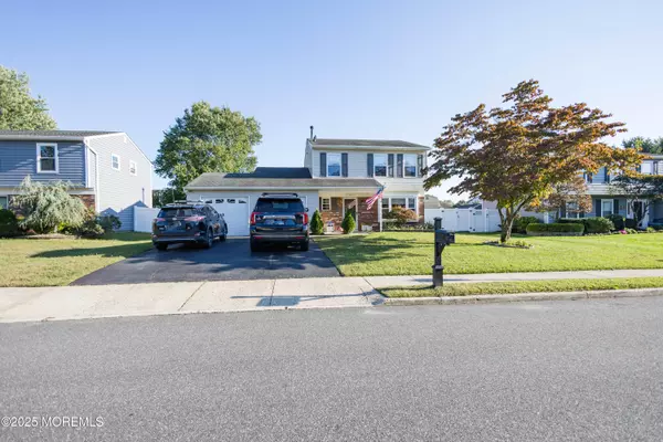 Howell, NJ 07731,29 Snowdrift Lane