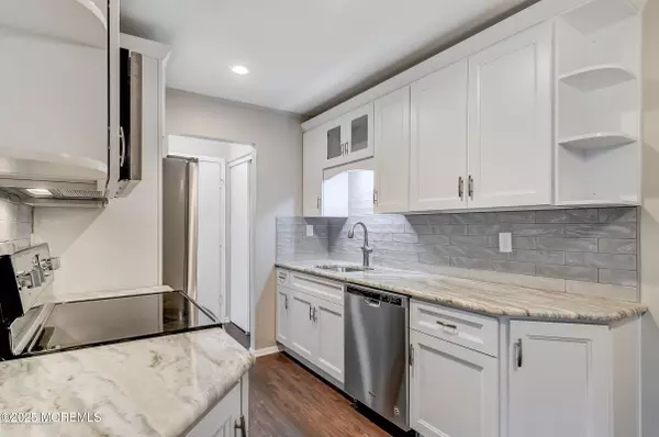 Manalapan, NJ 07726,97 Arrowood Road #K