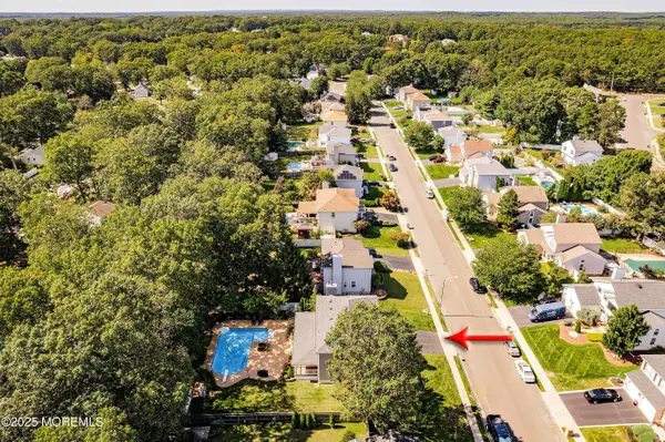Howell, NJ 07731,24 Sun Hollow Road