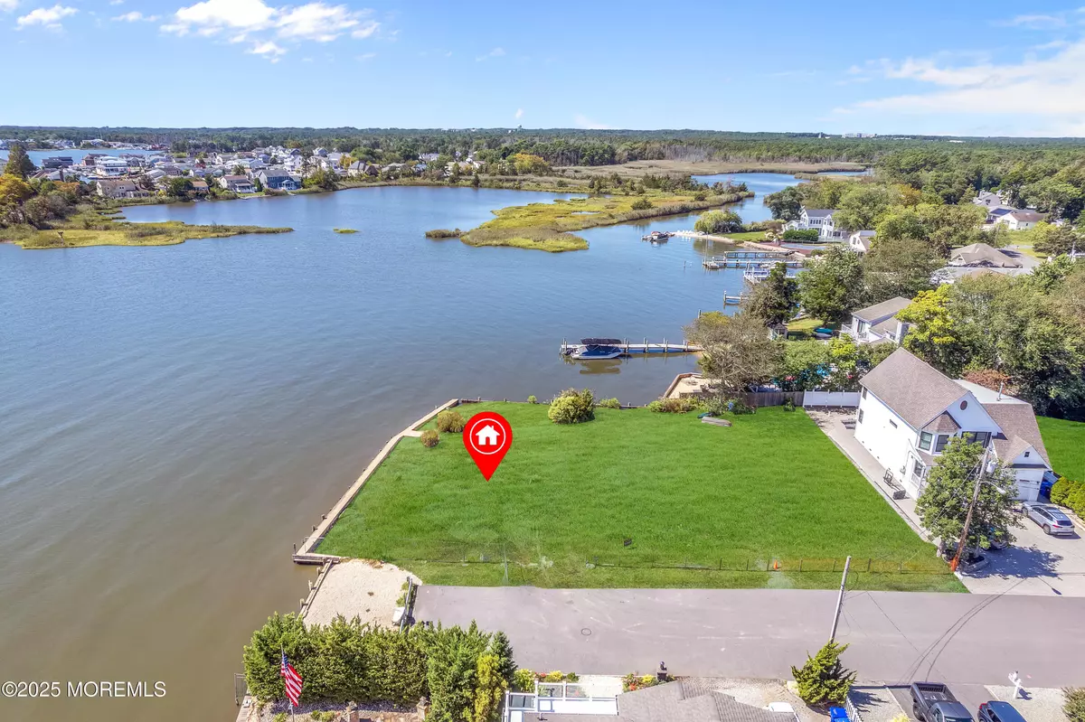 Toms River, NJ 08753,2 Cedar Tree Lane