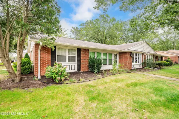 612 Lake Point Drive, Lakewood, NJ 08701