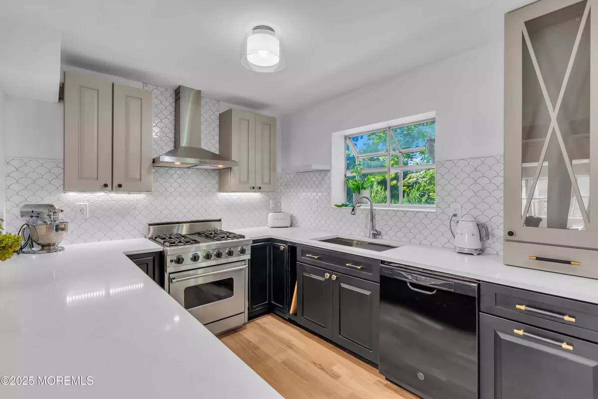Rumson, NJ 07760,65 E River Road #14