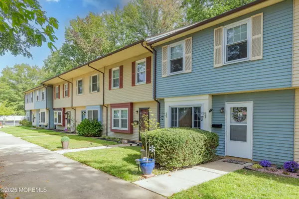 Aberdeen, NJ 07747,555 Atlantic Avenue #6