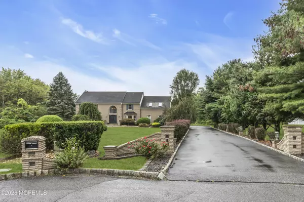 Manalapan, NJ 07726,5 Queen Court