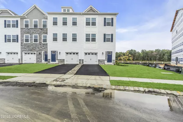 Jackson, NJ 08527,208 Mantoloking Drive