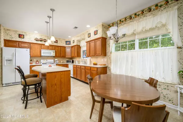 Jackson, NJ 08527,4 Gladston Court