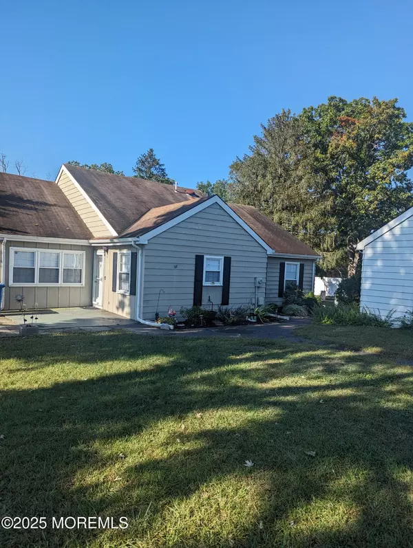 33 Dover Walk #633, Toms River, NJ 08753