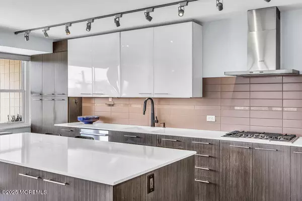 Red Bank, NJ 07701,28 Riverside Avenue #2G