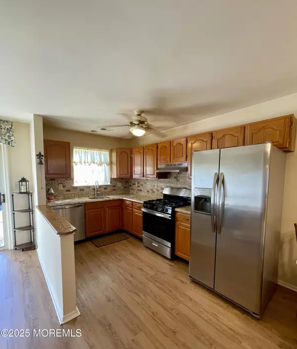 Freehold, NJ 07728,55 Farnworth Close #1000