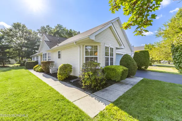 Lakewood, NJ 08701,8 Oakmont Road