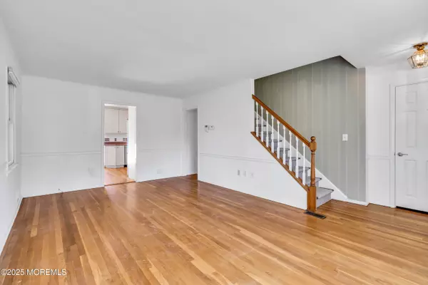 Rumson, NJ 07760,88 E River Road