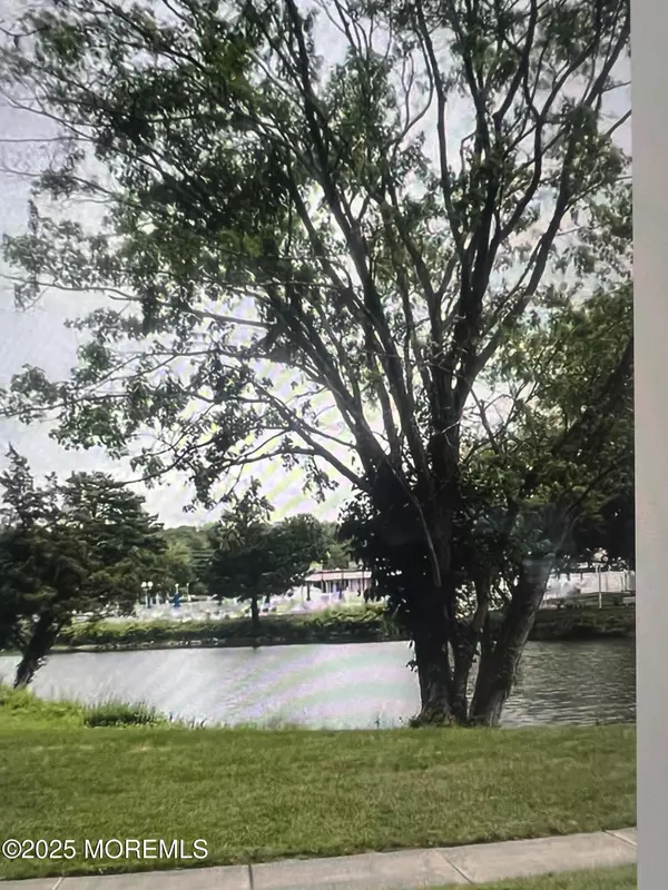 Lakewood, NJ 08701,397 Chesterfield Court