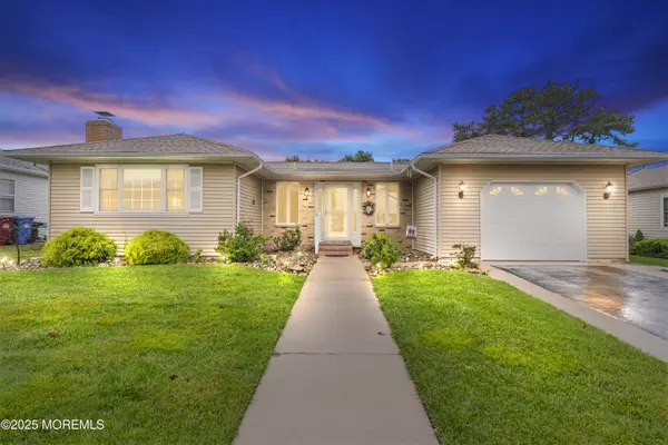 51 Trent Drive, Toms River, NJ 08757