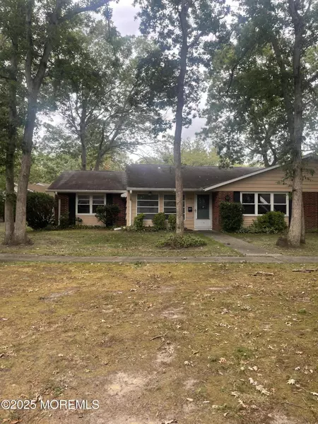 178 Sterling Court, Lakewood, NJ 08701