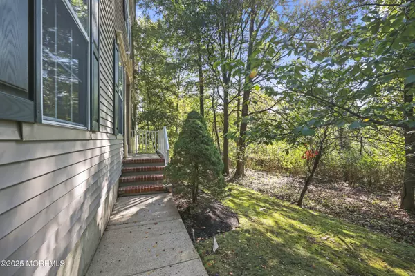 Holmdel, NJ 07733,8 Pine Tree Terrace