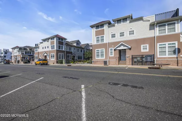 Asbury Park, NJ 07712,3 Grove Court