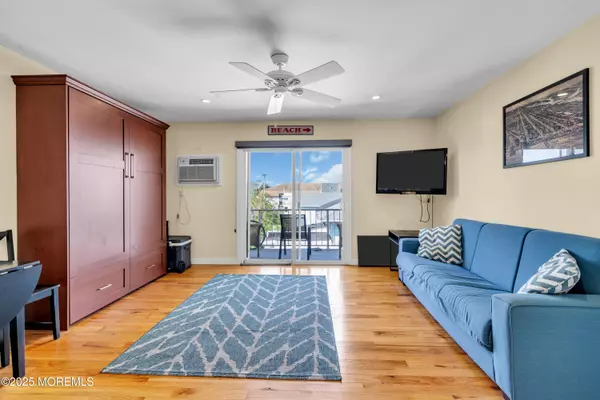 Asbury Park, NJ 07712,302 5th Avenue #15