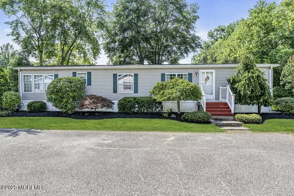 Morganville, NJ 07751,93 Village Road