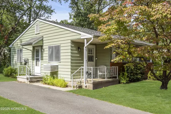 Whiting, NJ 08759,8 Hawaii Way #B