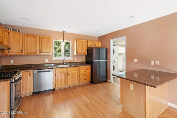 Oakhurst, NJ 07755,431 W Park Avenue