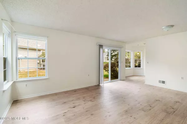 Barnegat, NJ 08005,7 Tamarack Court