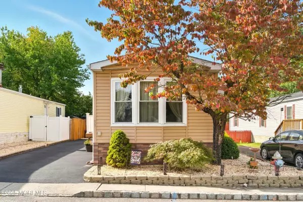 Howell, NJ 07731,55 Secretariat Street
