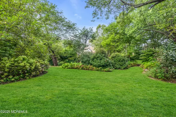 Holmdel, NJ 07733,4 Takolusa Drive