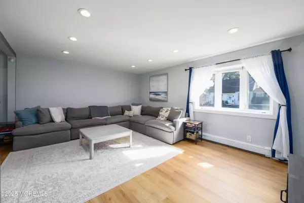 Hazlet, NJ 07734,37 Compton Avenue