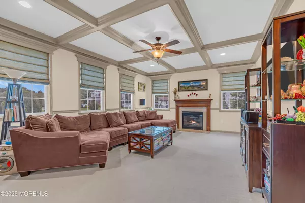 Jackson, NJ 08527,7 Whispering Grove Boulevard