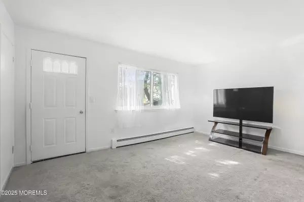 Woodbridge, NJ 07095,1320 Cricket Lane #1320