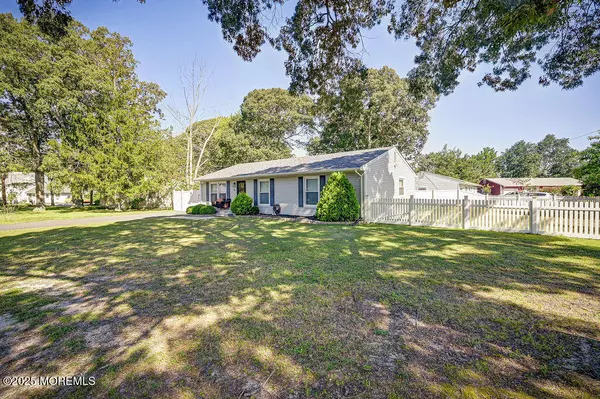 Lanoka Harbor, NJ 08734,412 Chestnut Drive