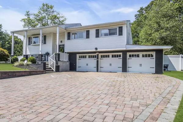 Aberdeen, NJ 07747,10 Linda Circle