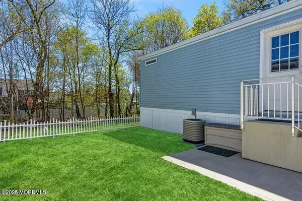 Hazlet, NJ 07730,52 Monique Circle