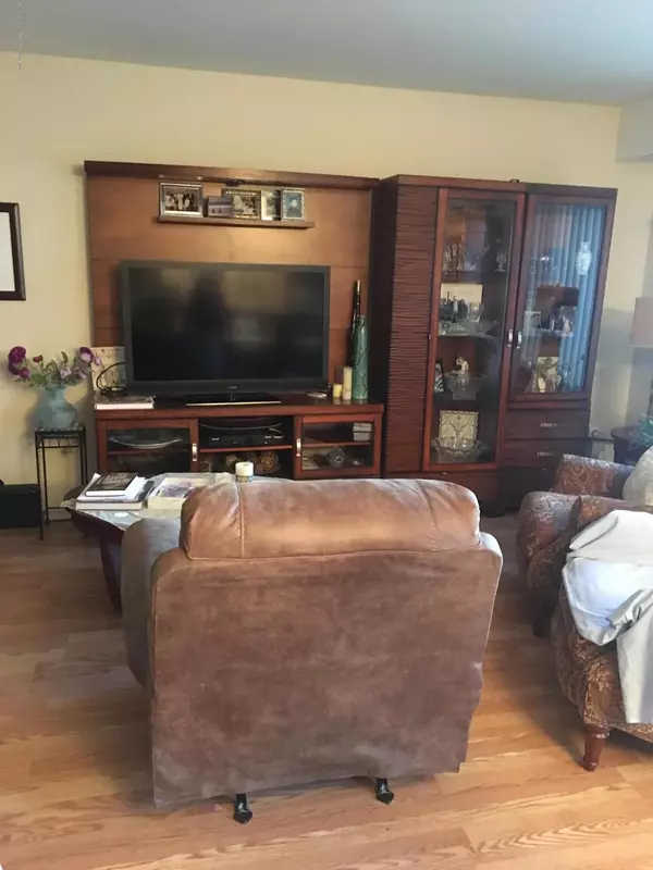 Oakhurst, NJ 07755,215 W Morgan Avenue #8