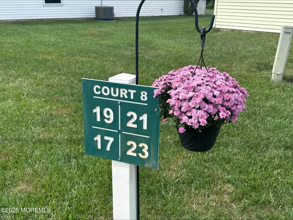 Freehold, NJ 07728,17 Ivy Ridge Close