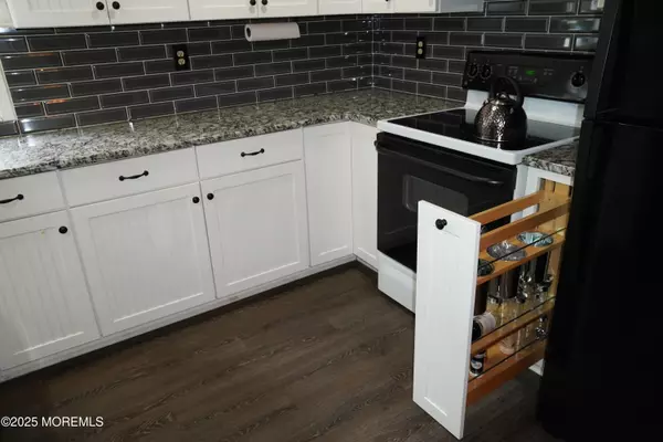 Manalapan, NJ 07726,5 Summit Avenue