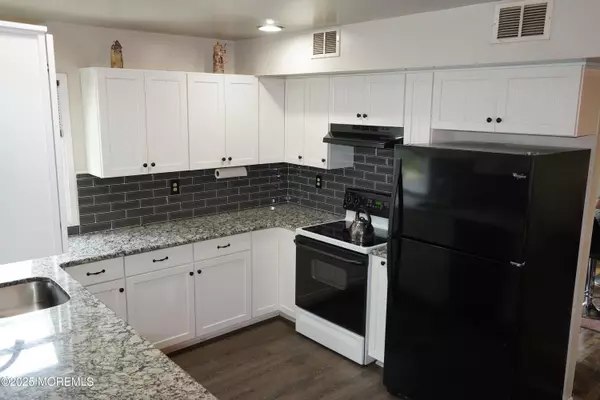 Manalapan, NJ 07726,5 Summit Avenue