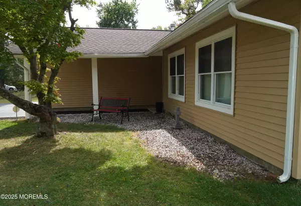 Manalapan, NJ 07726,5 Summit Avenue