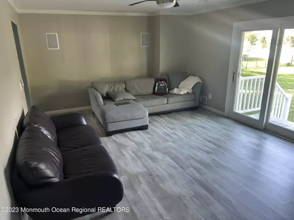 Oakhurst, NJ 07755,1 Michaels Court